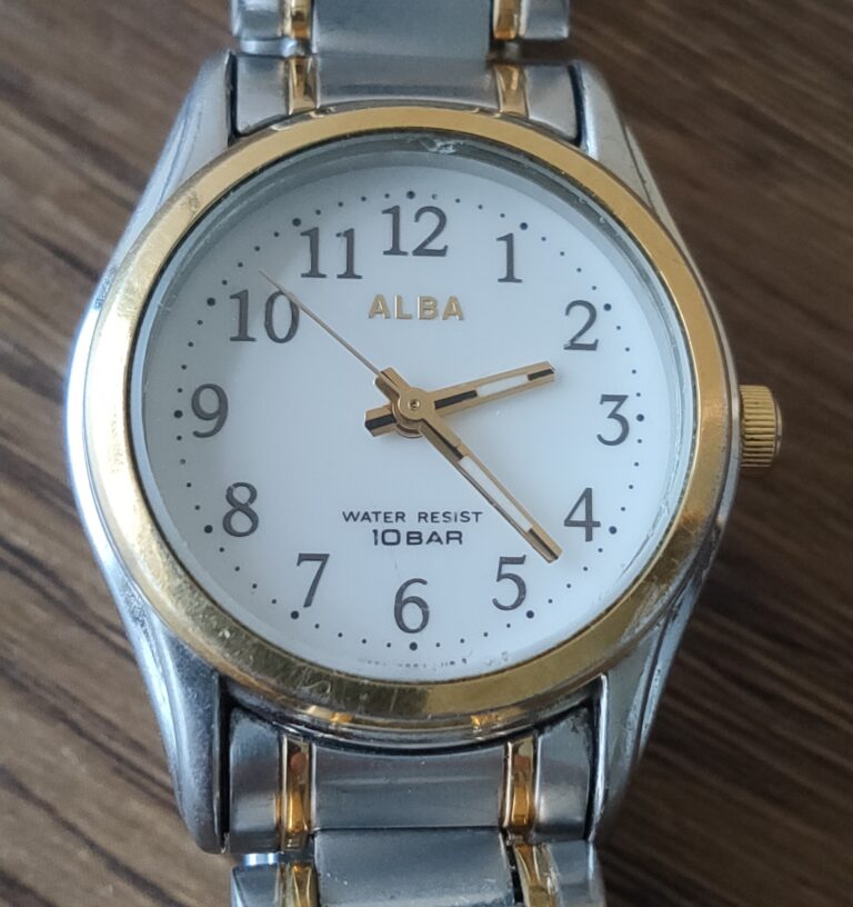 Authentic Alba urban v501-0br0 Quartz wristwatch for Men